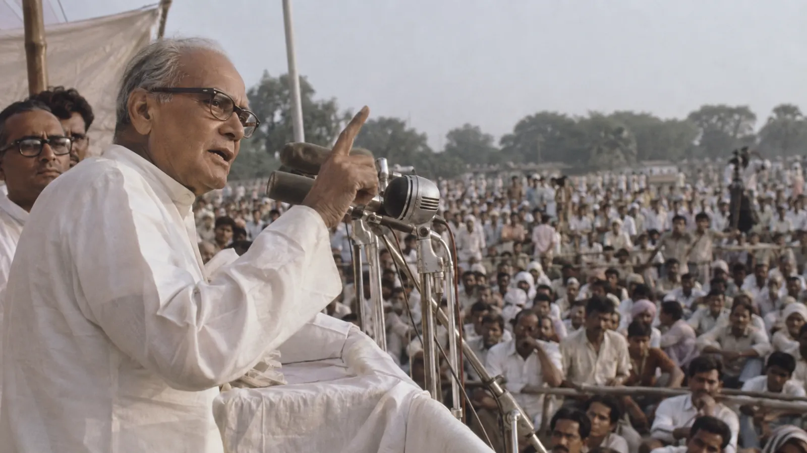 Jayaprakash Narayan: Socialism, Total Revolution and Democracy