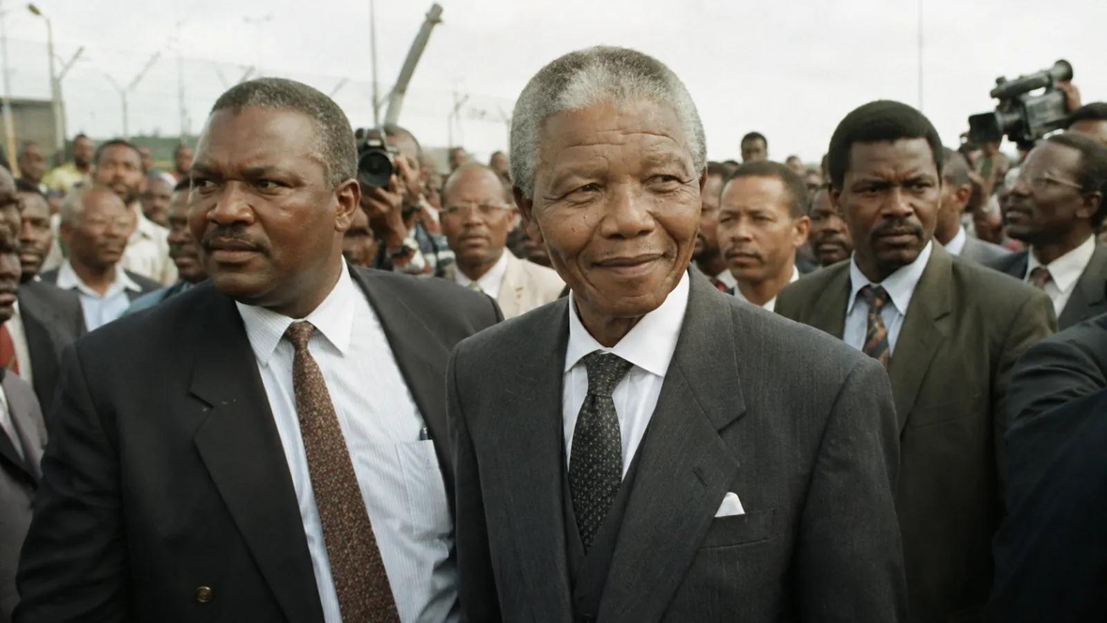 Nelson Mandela: Life, Apartheid Struggle, Prison, Presidency and the Making of a Democratic South Africa