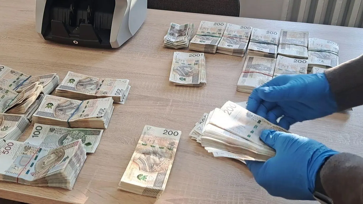 Poland Busts $86 Million Money-Laundering Network; Nine Arrested