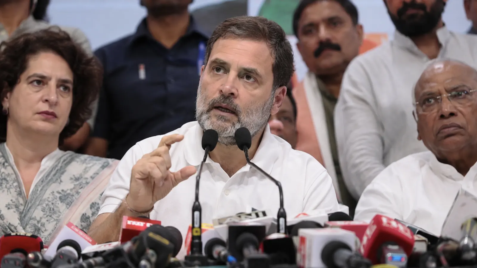 Rahul Gandhi Claims 200 Government Officers Are in Touch With Opposition